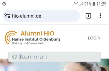 Die Alumni-Webseite im Browser, die drei Menüpunkte oben rechts.